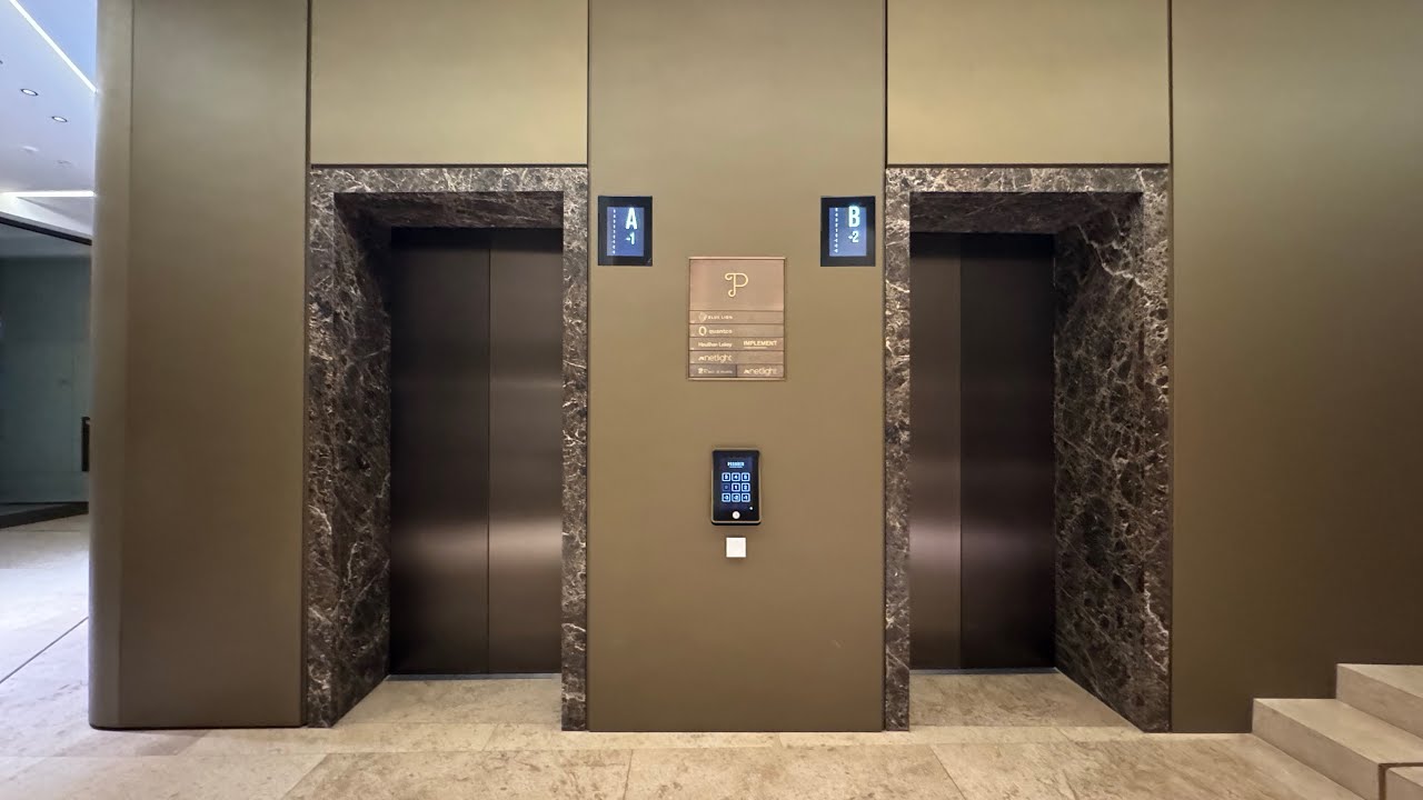 2024? Unbekannten Destination Dispatch Aufzug in einem Bürogebäude in München 