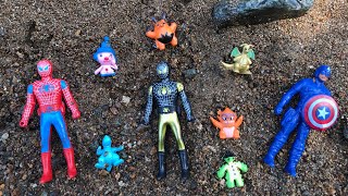 SUPERHERO AVENGERS FIND A POKEMON TOYS IN RIVER,SPIDERMAN,CAPTAIN AMERICA,BLACKSPIDER TOYS.