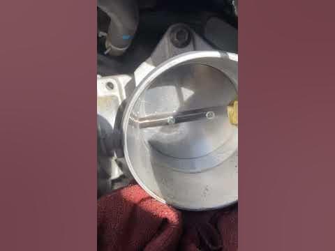 The profesional way to clean throttle body - YouTube