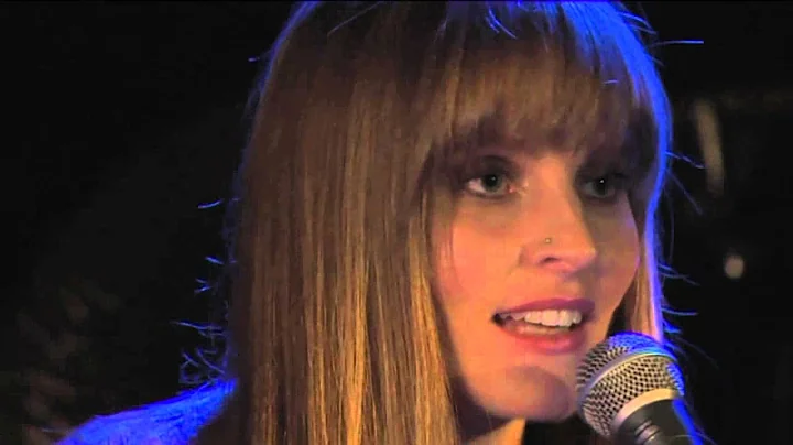 Danielle Lamb - 'Let Go' (Live)