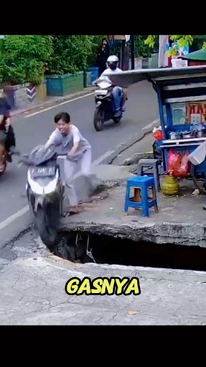 Detik-detik, Motor Nyemplung Selokan!!