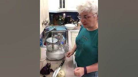 Cole slaw (kohlrabi slaw) Video 1/4