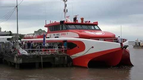 [4K Video] Cận cảnh tàu cao tốc Phú Quốc Express cập cảng và trả khách