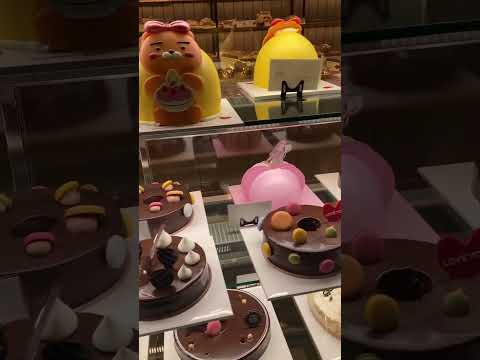 Local PARIS BAGUETTE CAKES In Seoul South Korea