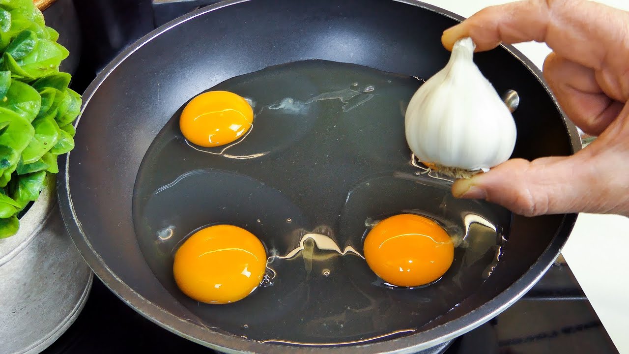 Я никогда не ела ЯЙЦА так вкусно! Яйца и Чеснок! Быстрый и простой рецепт!