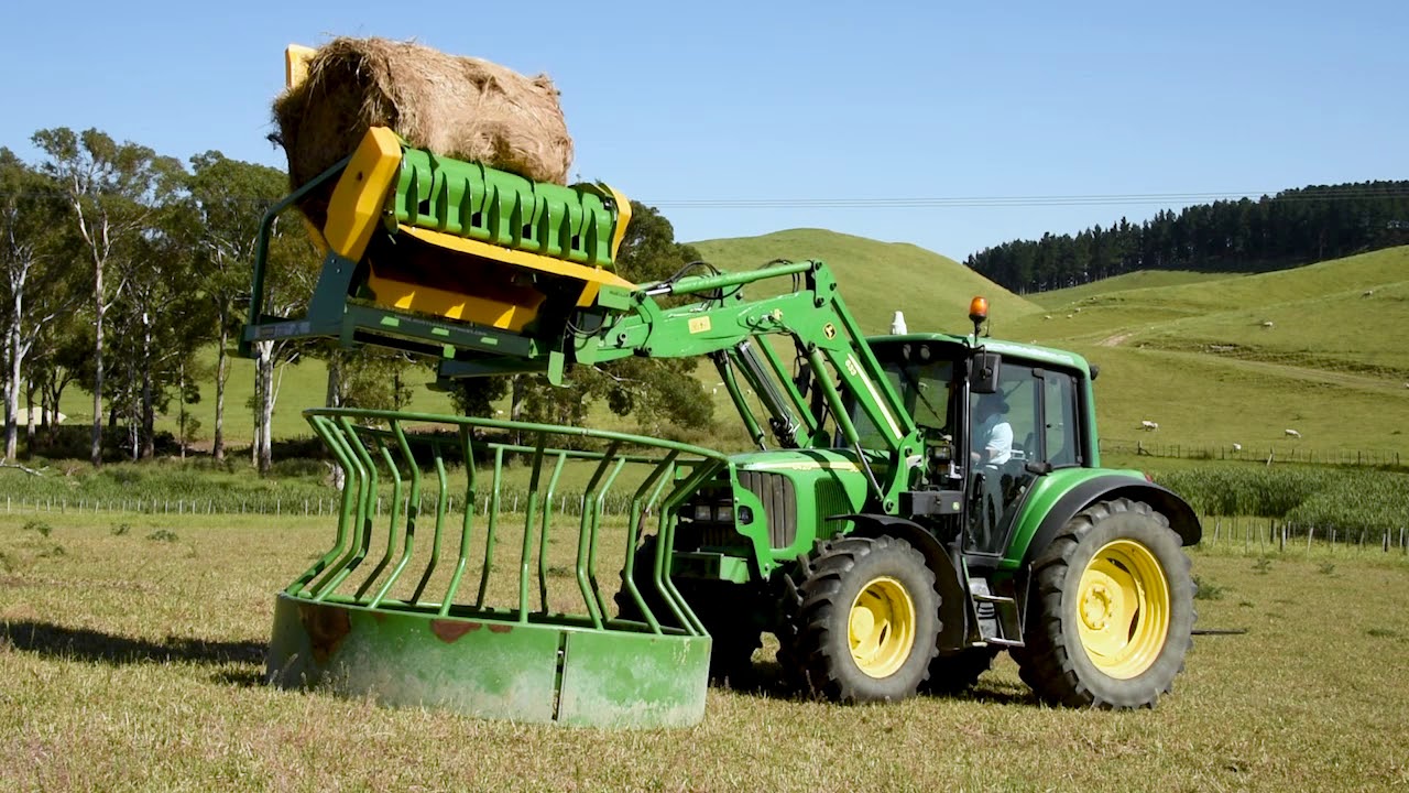 Chainless X2000 & X2400 round and square bale feeders