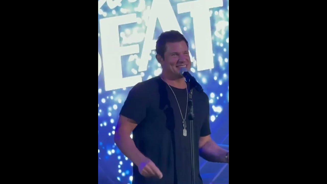 HE LOOKED AT ME THAT WAY! NICK LACHEY SAYS, “I GOT YOU, BABE!” 98 DEGREES DISNEY #shorts