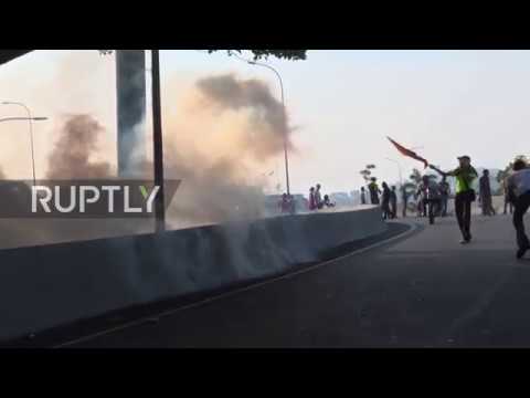 Venezuela: Clashes near Caracas air base following Guaido's call for uprising