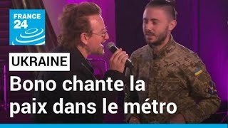 Ukraine : la rock star Bono chante la paix dans le métro de Kiev • FRANCE 24