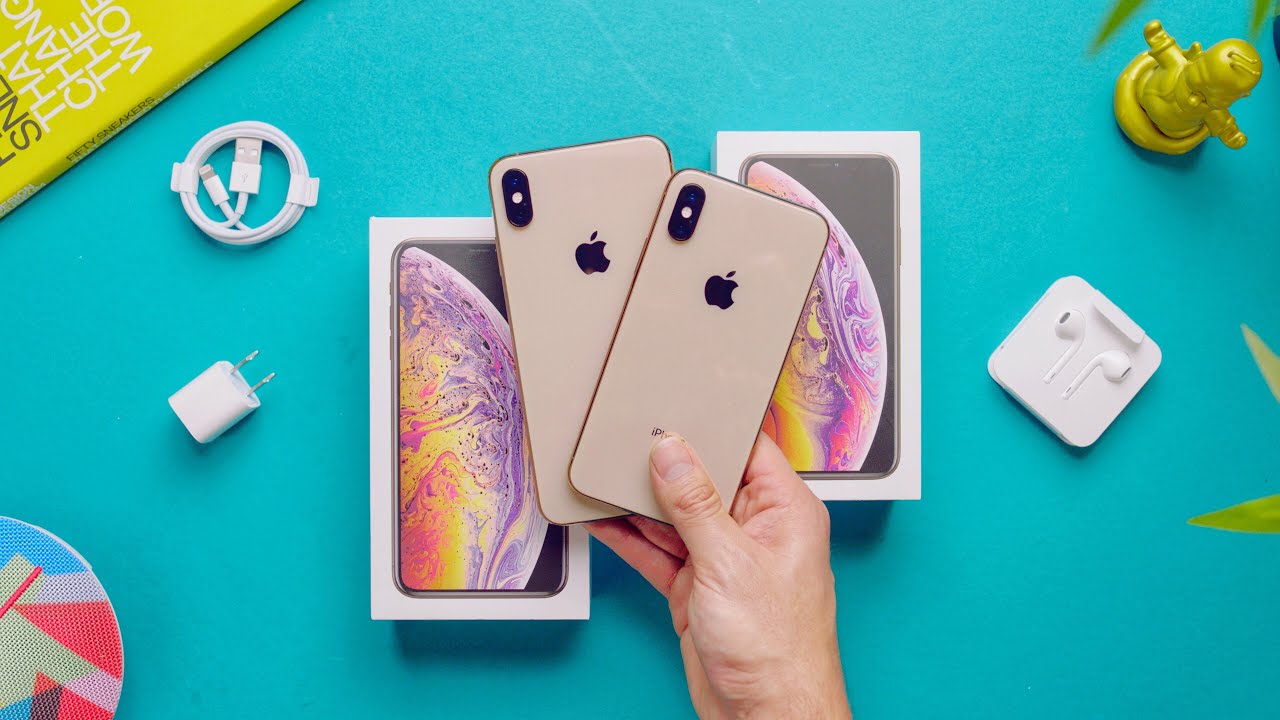 iPhone Xs and iPhone Xs Max - Unpacking + Comparison!