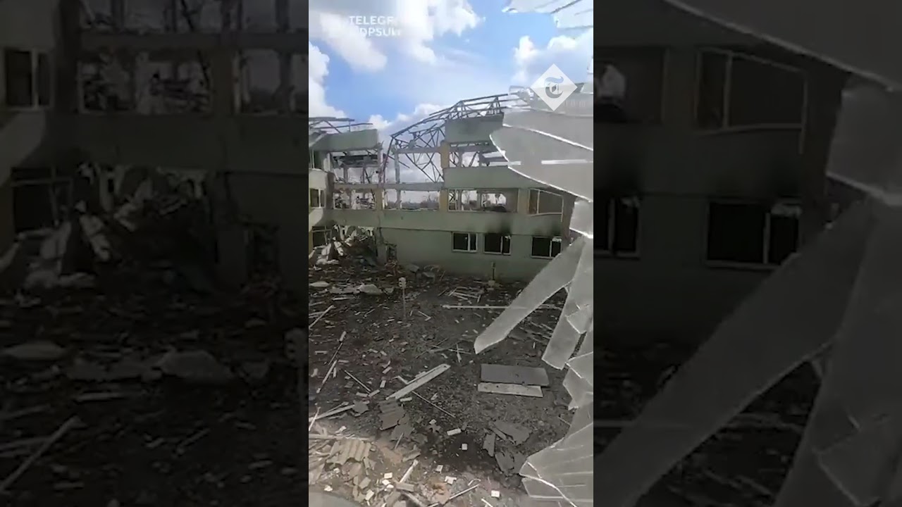 Ukrainian soldier plays abandoned piano amid explosions in 
