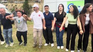 Gümüşhane Kürtün Harmancık yayla şenliğinden süper Horon, Hava ve kemençe harika ...