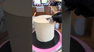 Create a sharp edge on ganache cakes | Cake-maker