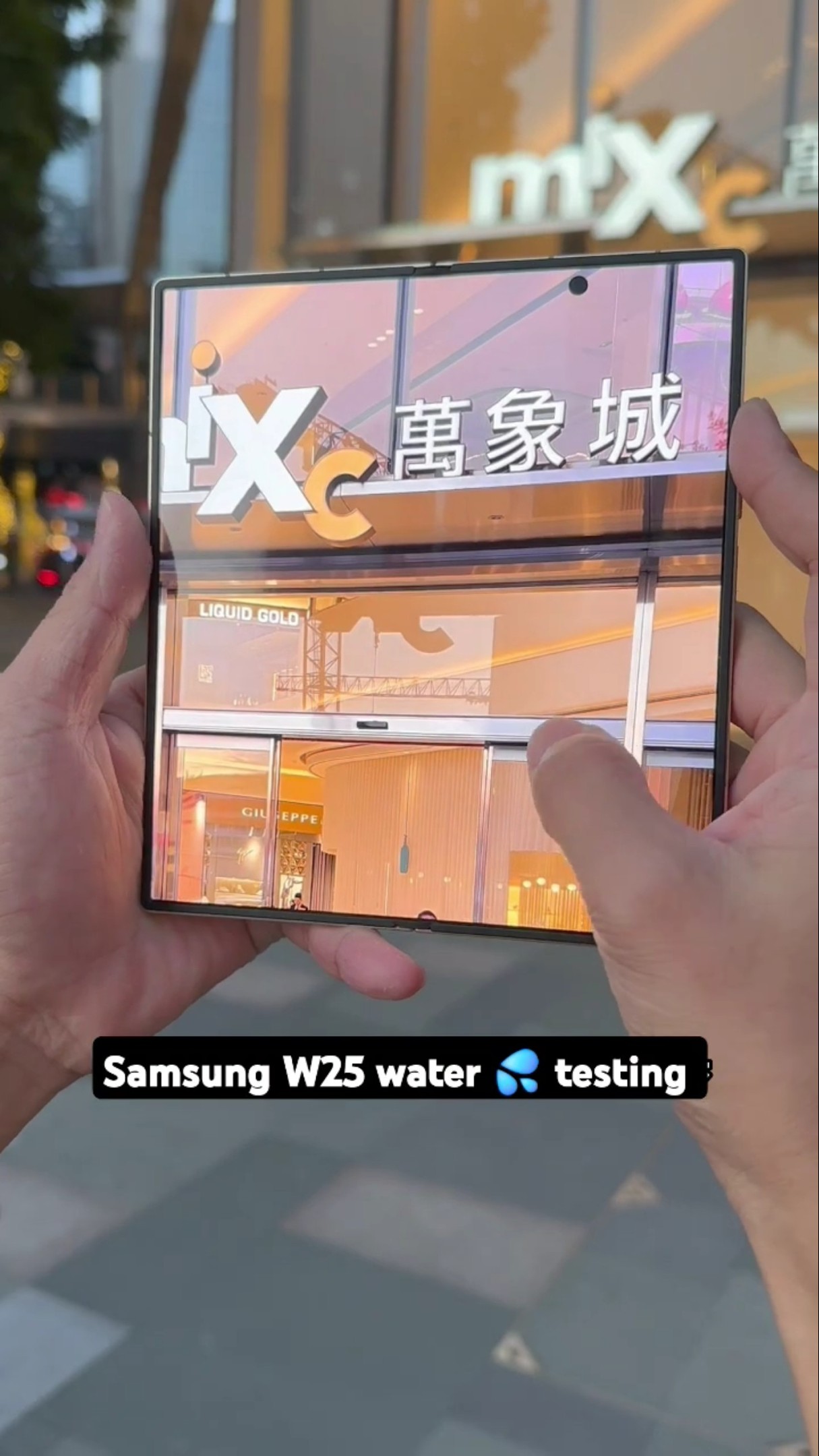3 Samsung W25 water ? testing how to use it? Samsung W25 Heart of the World folding screen mobile