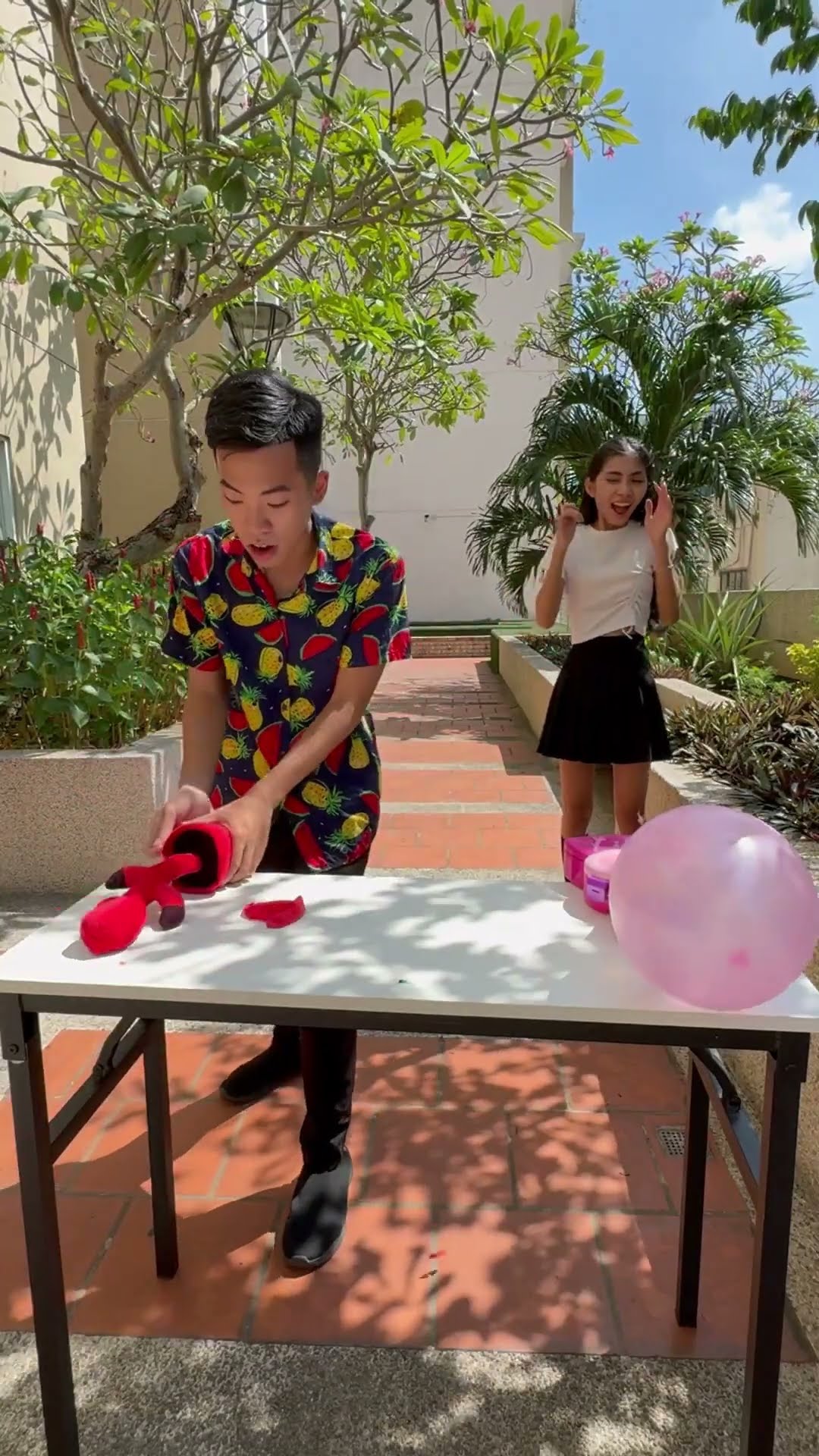 SH - Bất ngờ từ bong bóng Đỏ \u0026 Xanh Lá || Surprise from Red \u0026 Green bubbles #shorts