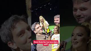 Demet Akalın’dan Hayranına Ilginç Teklif In Üzik Ündem