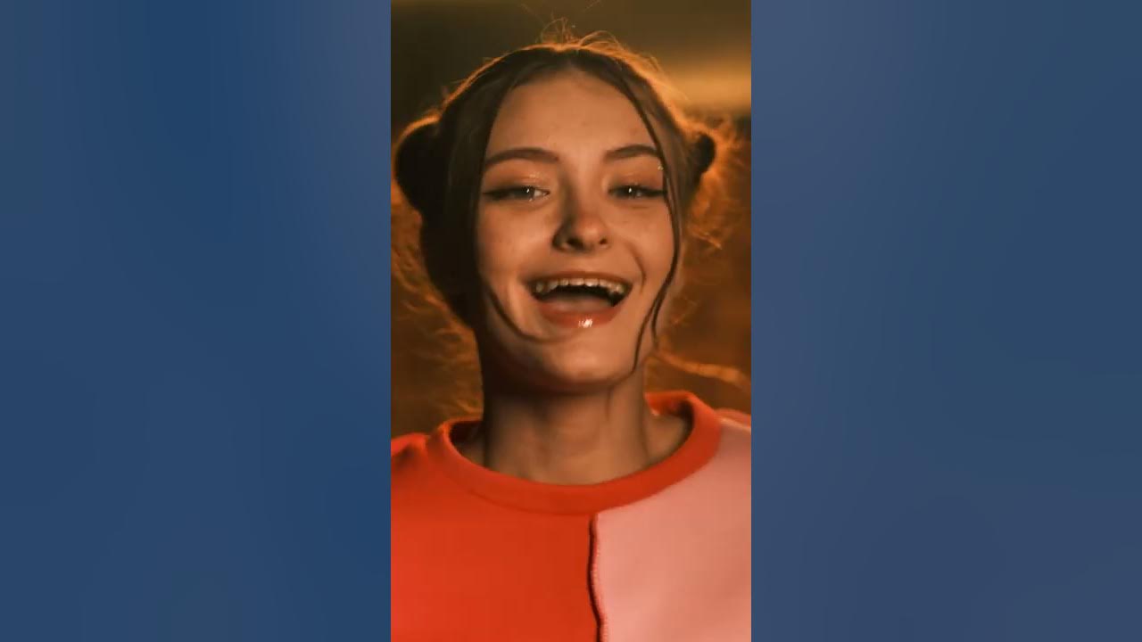 На губах блестит липстик от Джефри Стар - YouTube