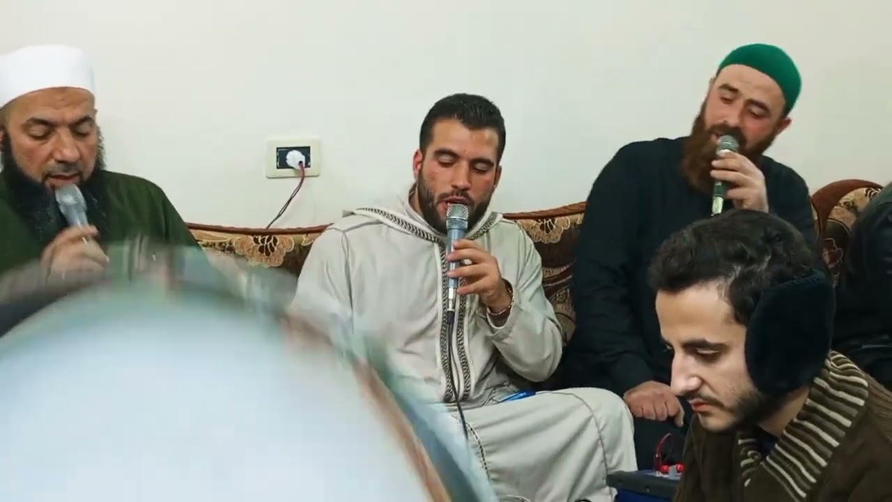 يلا بنا ياحبي نحضر عند شيخ العارفين سيدي الغوث الرفاعي من تشرف باليمين