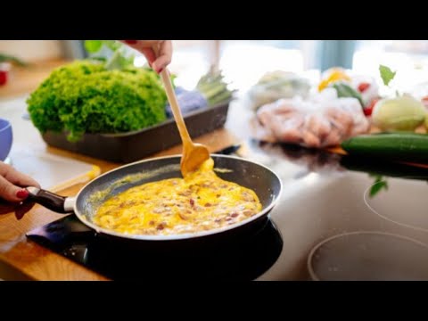 Видео: Как да изпържите вкусно бъркани яйца