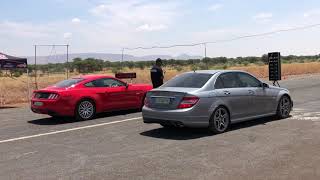 Ford Mustang GT 5.0 vs C63 AMG