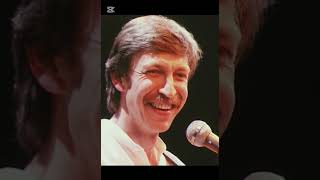Henri Dès ,🇨🇭,👶le 14décembre 1940 est un auteur-compositeur-interprète suisse francophone