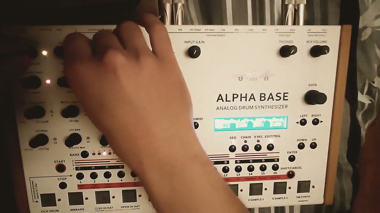 A drum solo (Jomox Alpha Base techno)