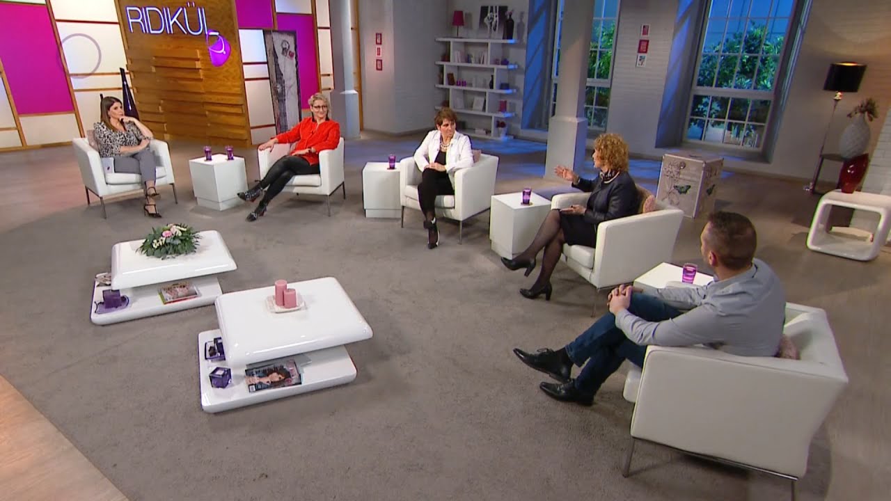 Krónikus fáradtság. S. Toth Marta @ Ridikül