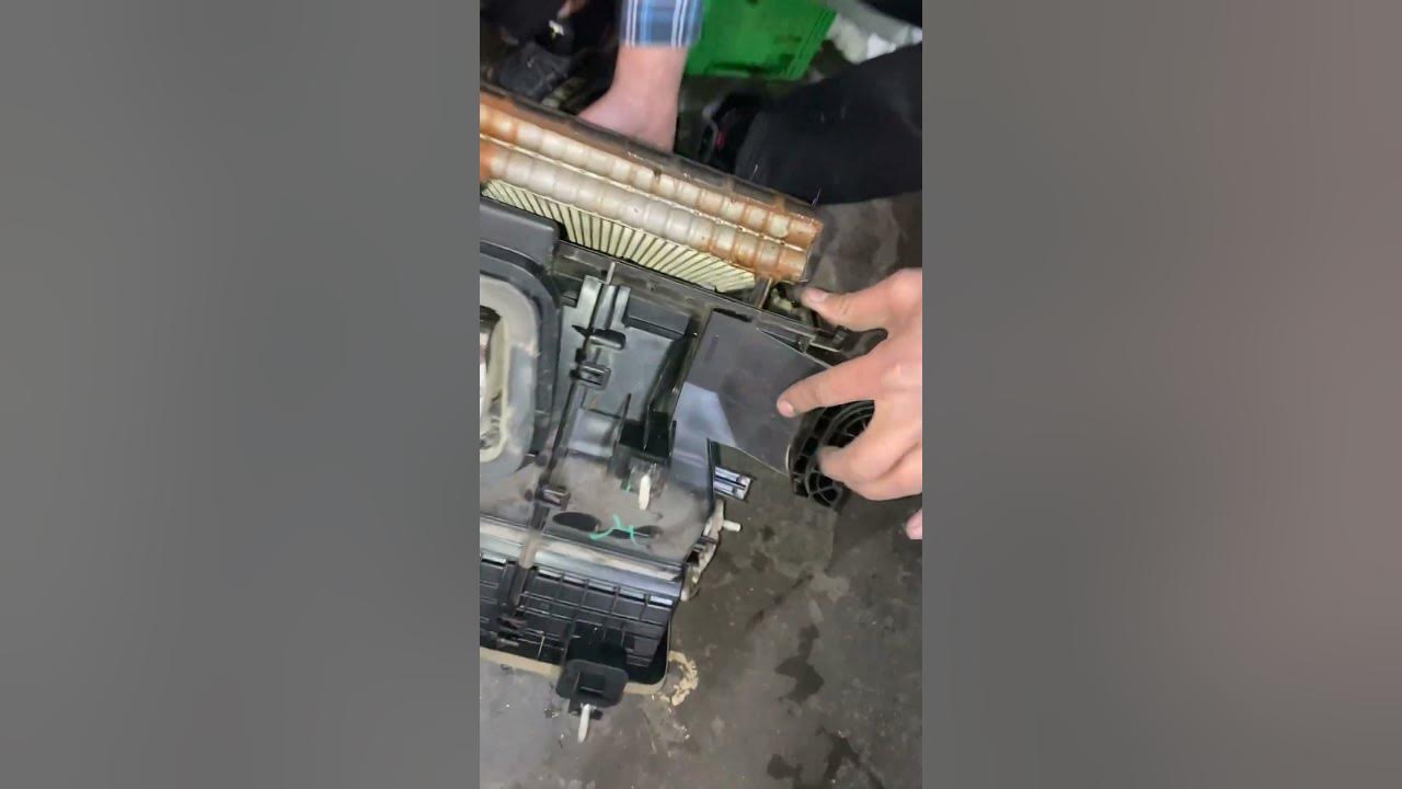 SWIFT HEATER CORE DAMAGE COOLENT REMOVE AND NEW CORE INSTALLATION 👍 YouTube