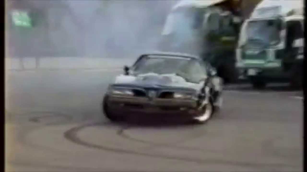 トランザムv8 1977 スピンターン Smokey And The Bandit Pontiac Firebird Trans Am Youtube