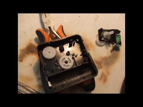Разобрать китайские часы. Сломанные смарт часы. Механизм часов на батарейке. Как разобрать китайские часы. Разобрать кварцевые наручные часы.