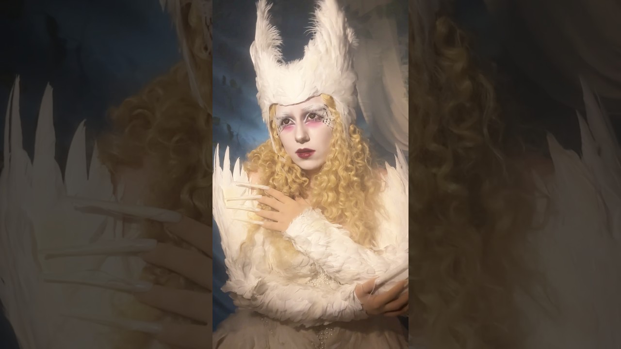 I never wanna see another feather again ✋#cosplay #cosplayer #chappellroan