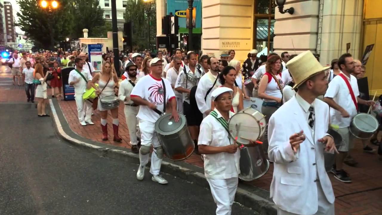 Derek Rieth of Pink Martini's memorial drum parade - YouTube