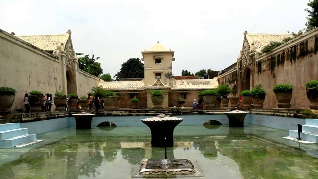  water castle  taman  sari  YouTube