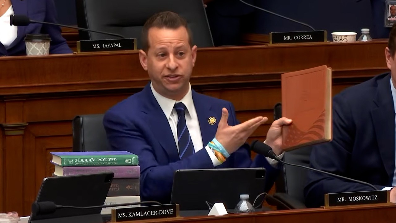 Moskowitz Calls Out Pam Bondi's Handling Of Epstein To Her Face: "This Is Transparency?"