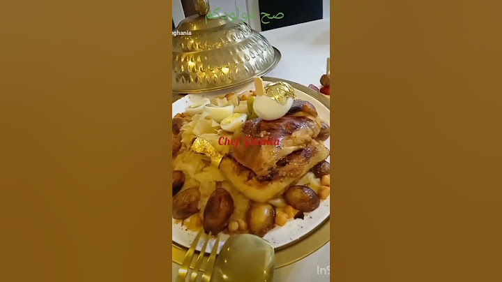 طاولة لشخصين بأطباق متنوعة