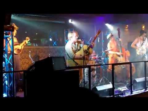 Steve'n'Seagulls - The Trooper