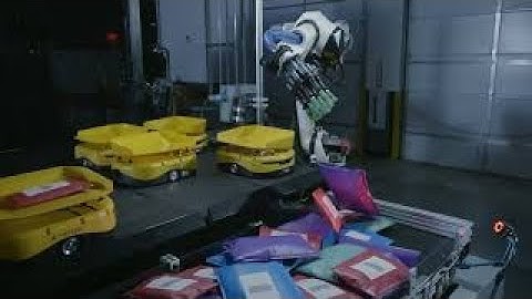 Demo: Robot arm to AMRs for parcel sortation