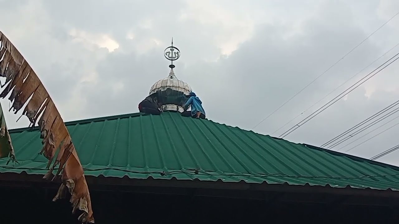 Perkembangan terbaru proses Renovasi musholla Tabi'utta'lim/Progres Pemasangan Kubah