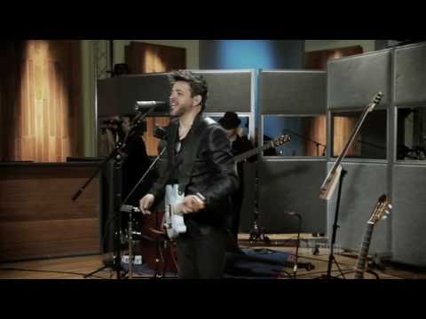 InStudio: Luis Enrique interpreta "Date un chance"