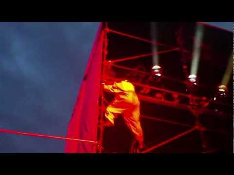 Slipknot - SID jumping from sound booth into crowd + start of Duality @ Soundwave Sydney 26.02.12