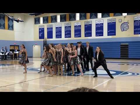 Lakeside Lutheran High School Swing Choir performs “Don’t Stop the Music”