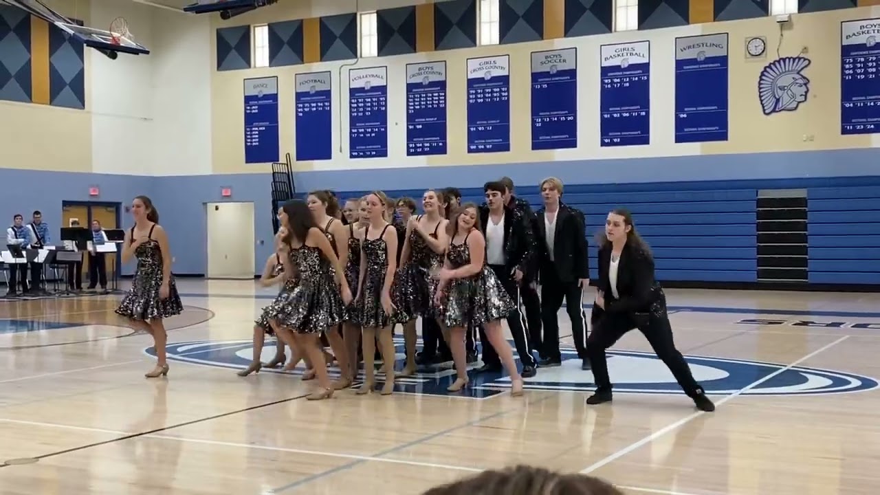 Lakeside Lutheran High School Swing Choir performs “Don’t Stop the Music”