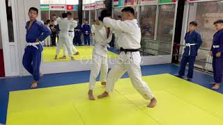 :     .  Judo Drop Seoi Nage.