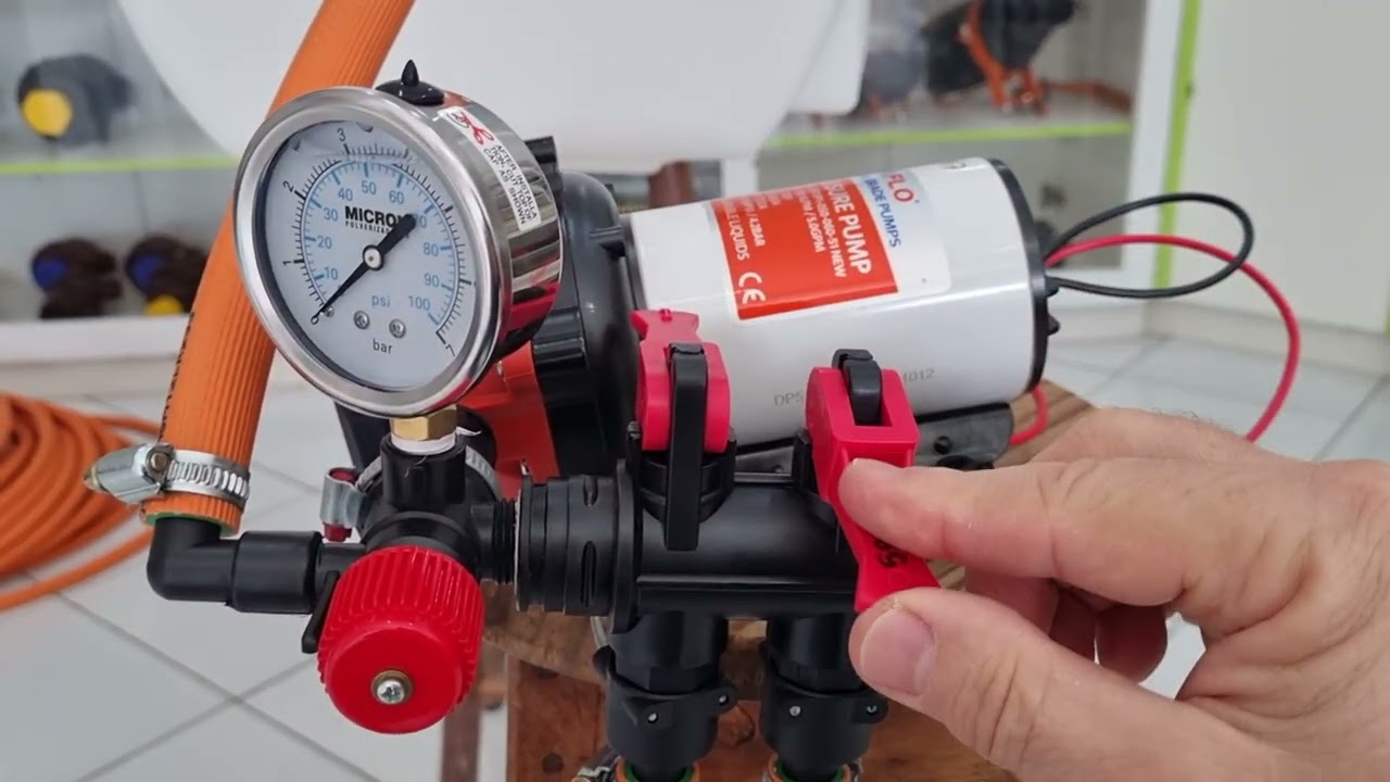 Bomba 12v Com Regulador Tanque de 100 para Aplicação de 3 Metros