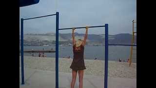 И Девушки Умеют Подтягиваться!  Girl On The Horizontal Bar, 13 Pull-Ups