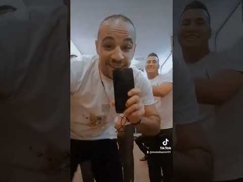 الفنان طلعت زكريا مع الكوتش تاكسي اللي جاي من الحمام عليه خميسة من قدام