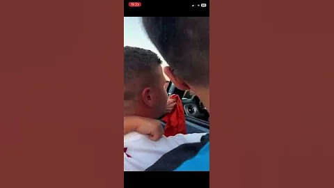 🤬 Osimhen reacts angrily to Napoli fans who ask him for autographs and get in the way of his car