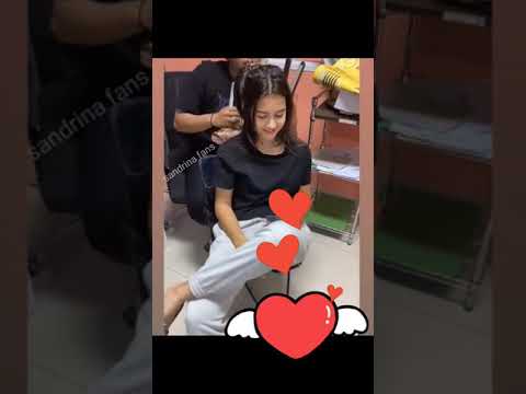 senyuman si Eneng