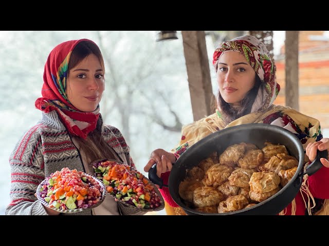 How to cook a delicious dolma with white cabbage,How to make cabbage rolls in the village! class=