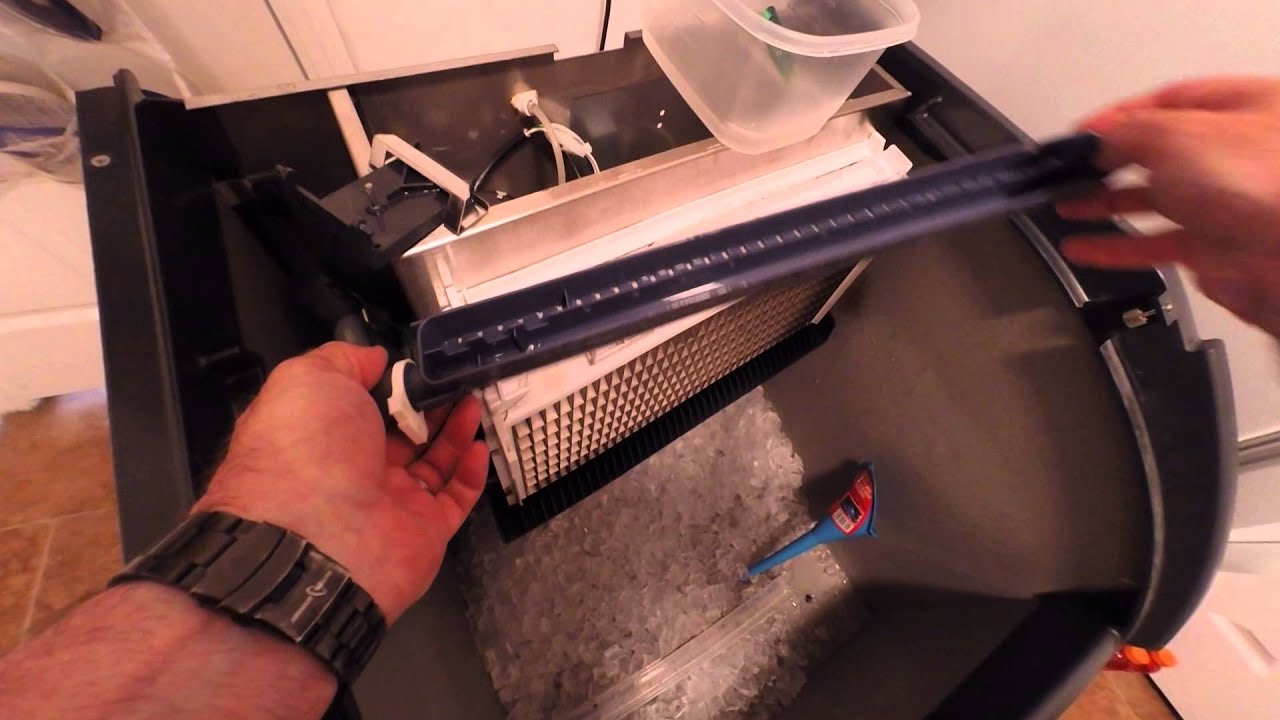 Scotsman CU1526 ice maker descaling, cleaning, and sanitizing - YouTube